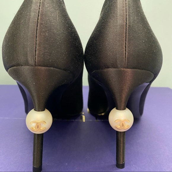 Authentic Chanel Grosgrain Toe Cap Pearl Satin Pumps Pristine Condition Size 38 - Picture 7 of 7